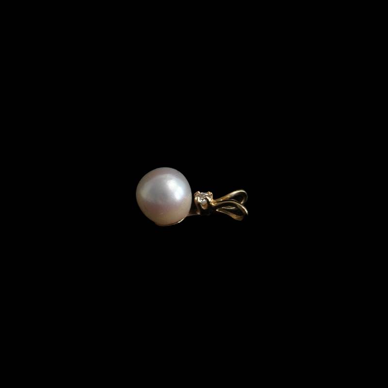 ISADORA'S PEARL | 14K Gold Pearl & Diamond Pendant