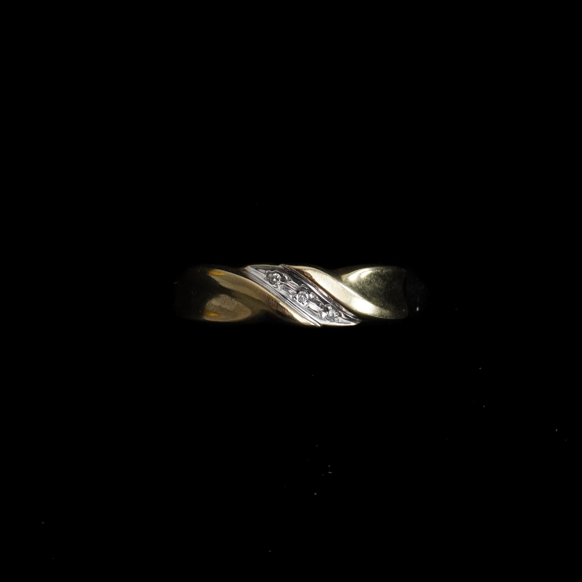 THE WILLOW TWIST | 10K Gold & Diamond Ring